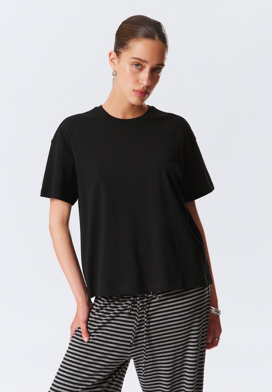 

Футболка Weekday DANYA BOXY, Black