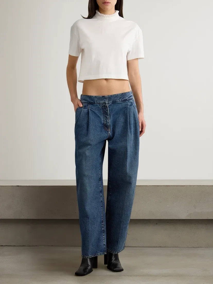 Укороченная хлопковая футболка с воротником-стойкой и рюшами Alaïa, белый — фото 2