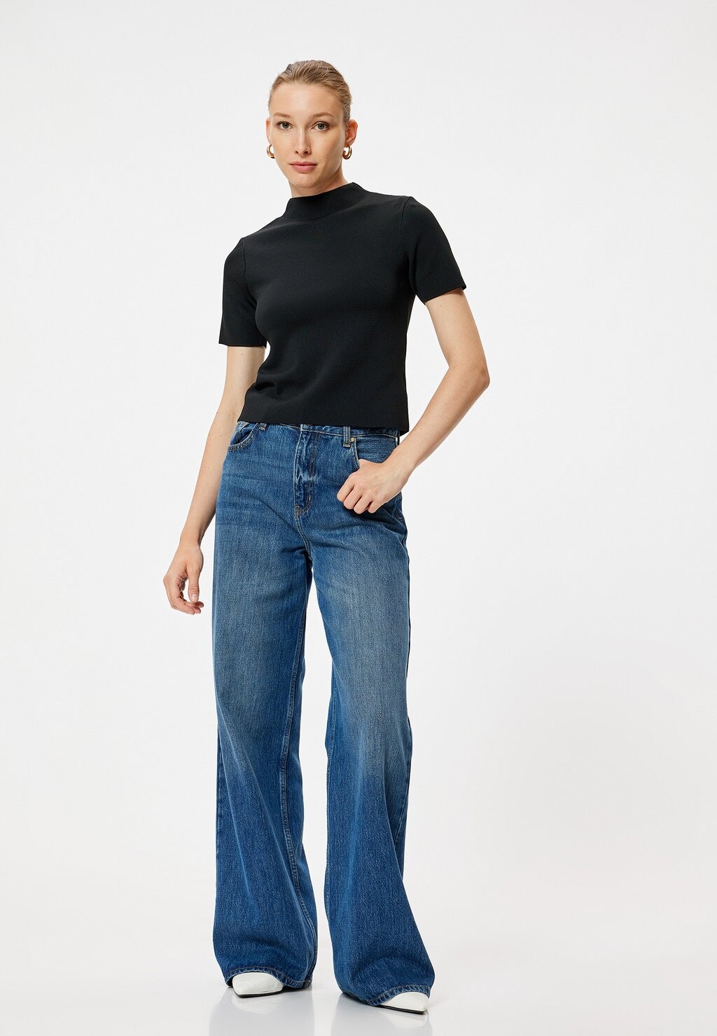 

Базовая футболка SHORT SLEEVE Koton, черный