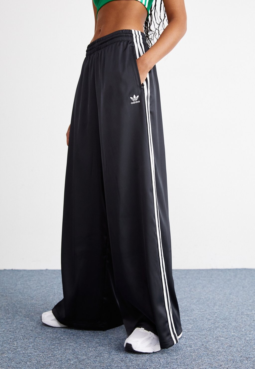 

Брюки Firebird Track Pant Wide Leg adidas Originals, черный