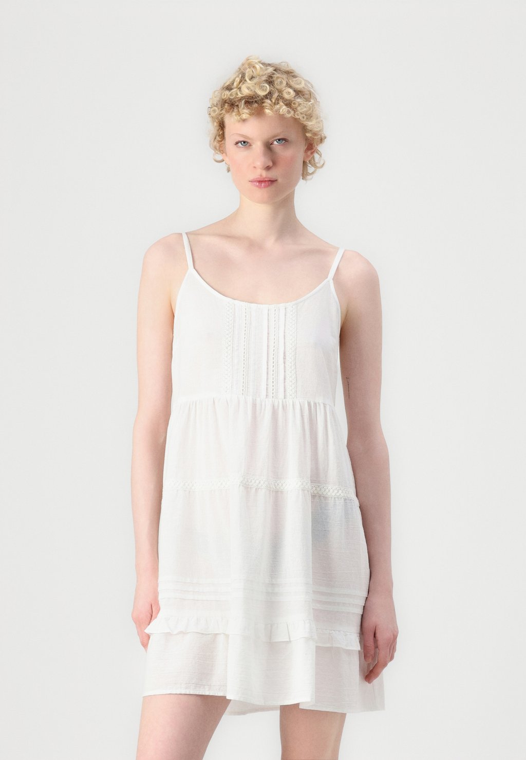 

Повседневное платье PRETTY SHORT SINGLET DRESS Vero Moda, белый