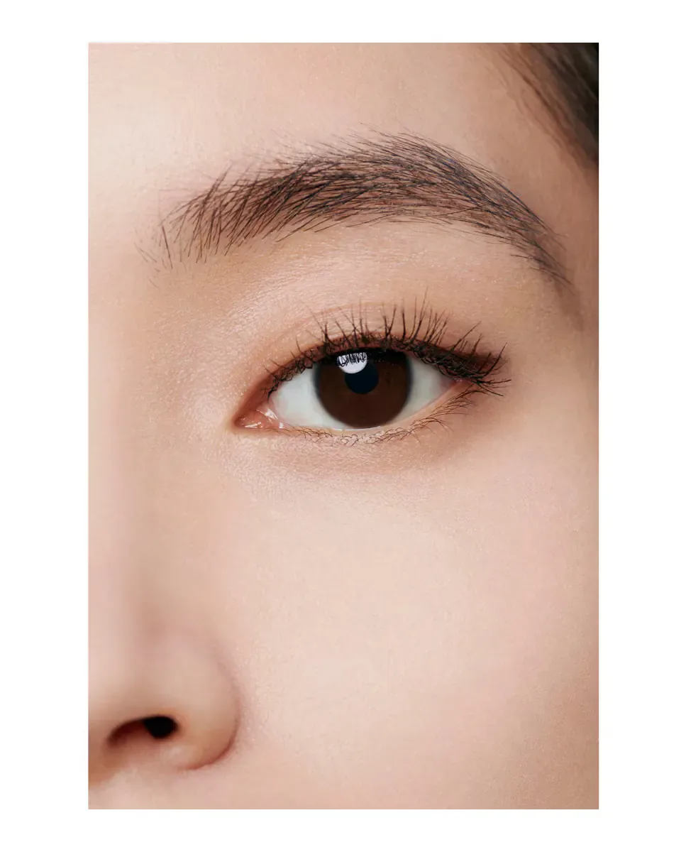 Sublimage Le Correcteur Yeux Консилер для кожи вокруг глаз, создающий сияние Chanel, 10 — фото 4