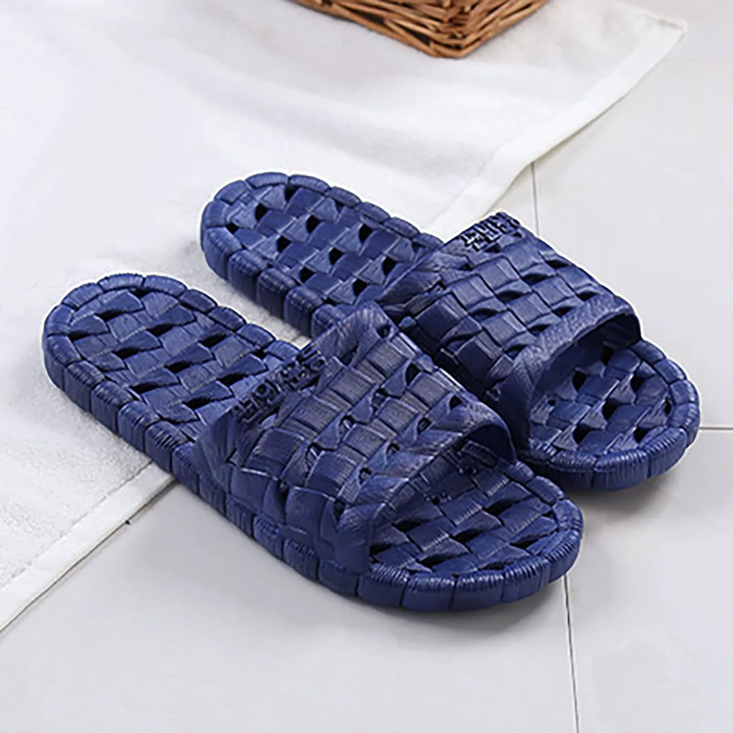 

Мужские тапочки Модные однотонные Быстросохнущие водонепроницаемые Нескользящие для дома и улицы Удобные плоские тапочки с зайчиком Для взрослых мужчин Generic, темно-синий