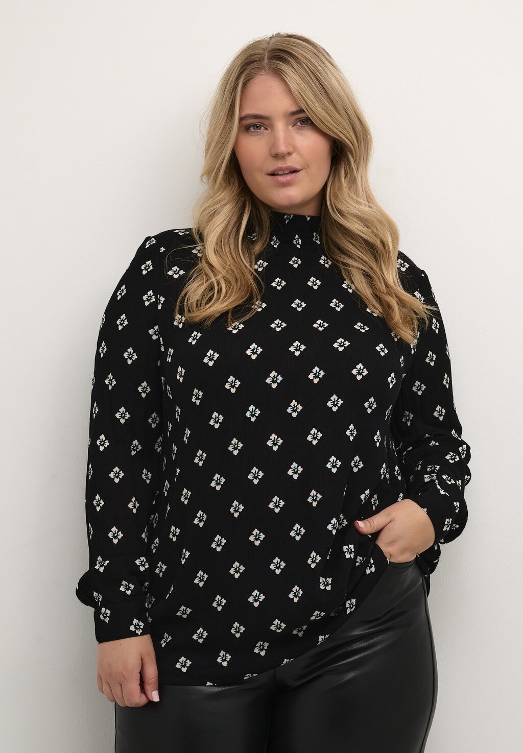 

Блуза KCAMI LS PRINTED Kaffe Curve, черный