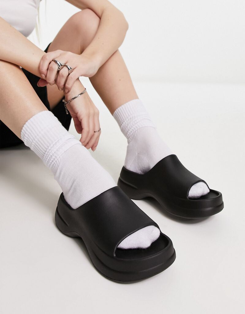 

Черные шлепанцы на платформе в рамке ASOS DESIGN