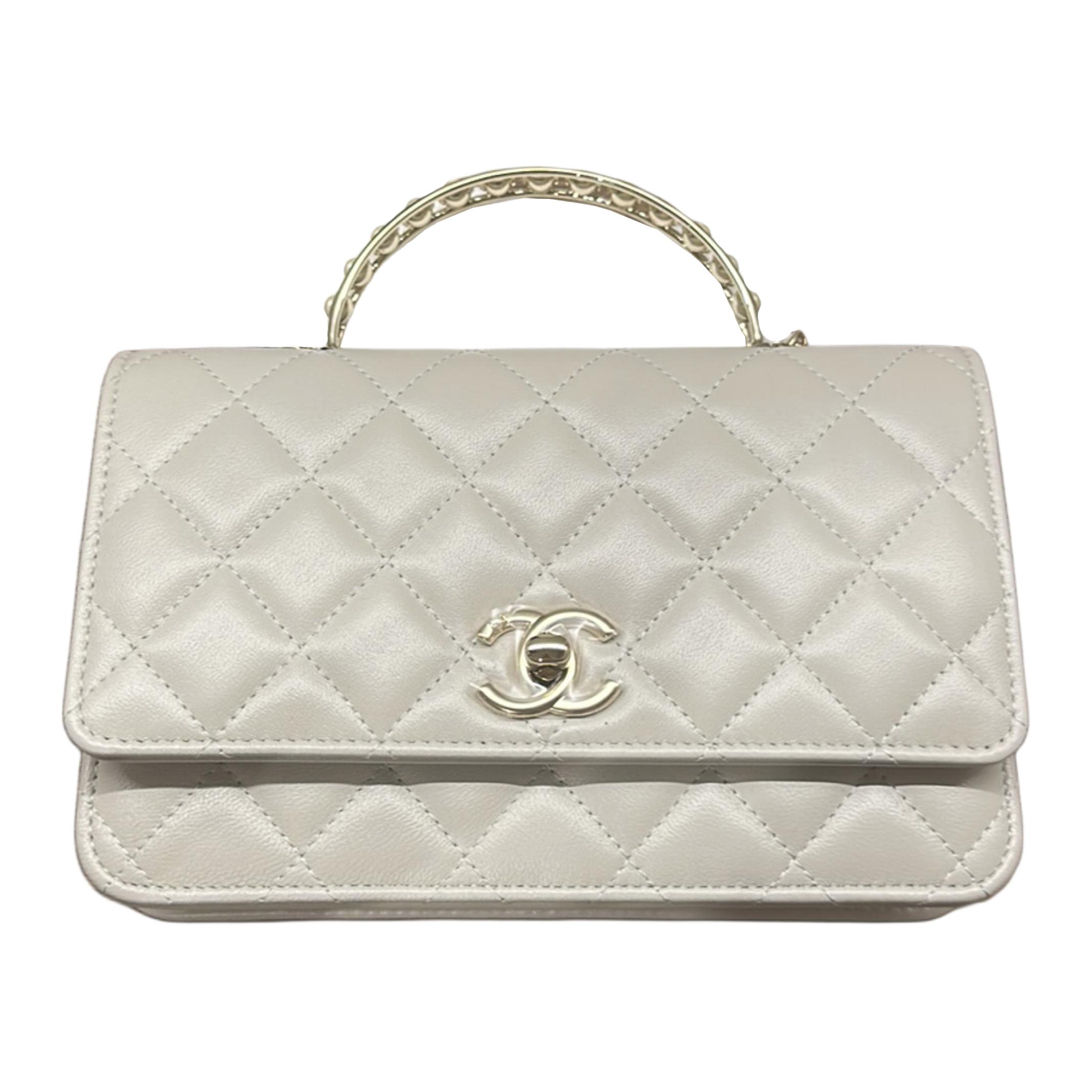 

CHANEL Классическая жемчужная сумка