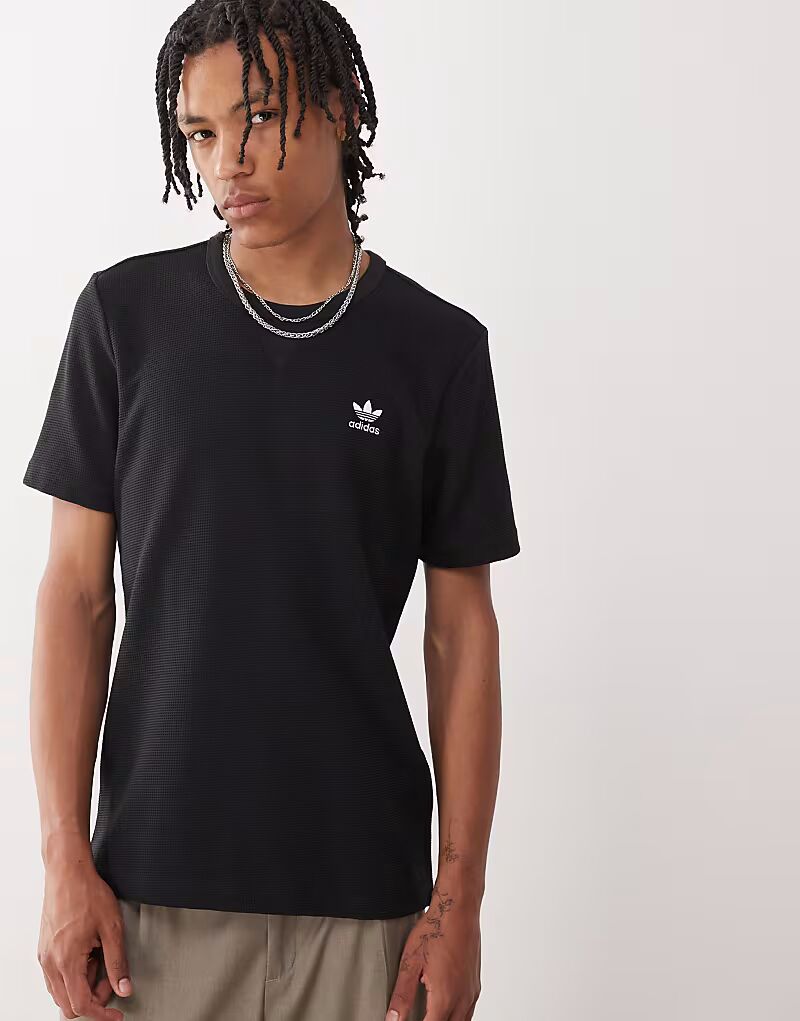 

Футболка Adidas Originals Trefoil Essentials вафельного цвета черного/белого цвета