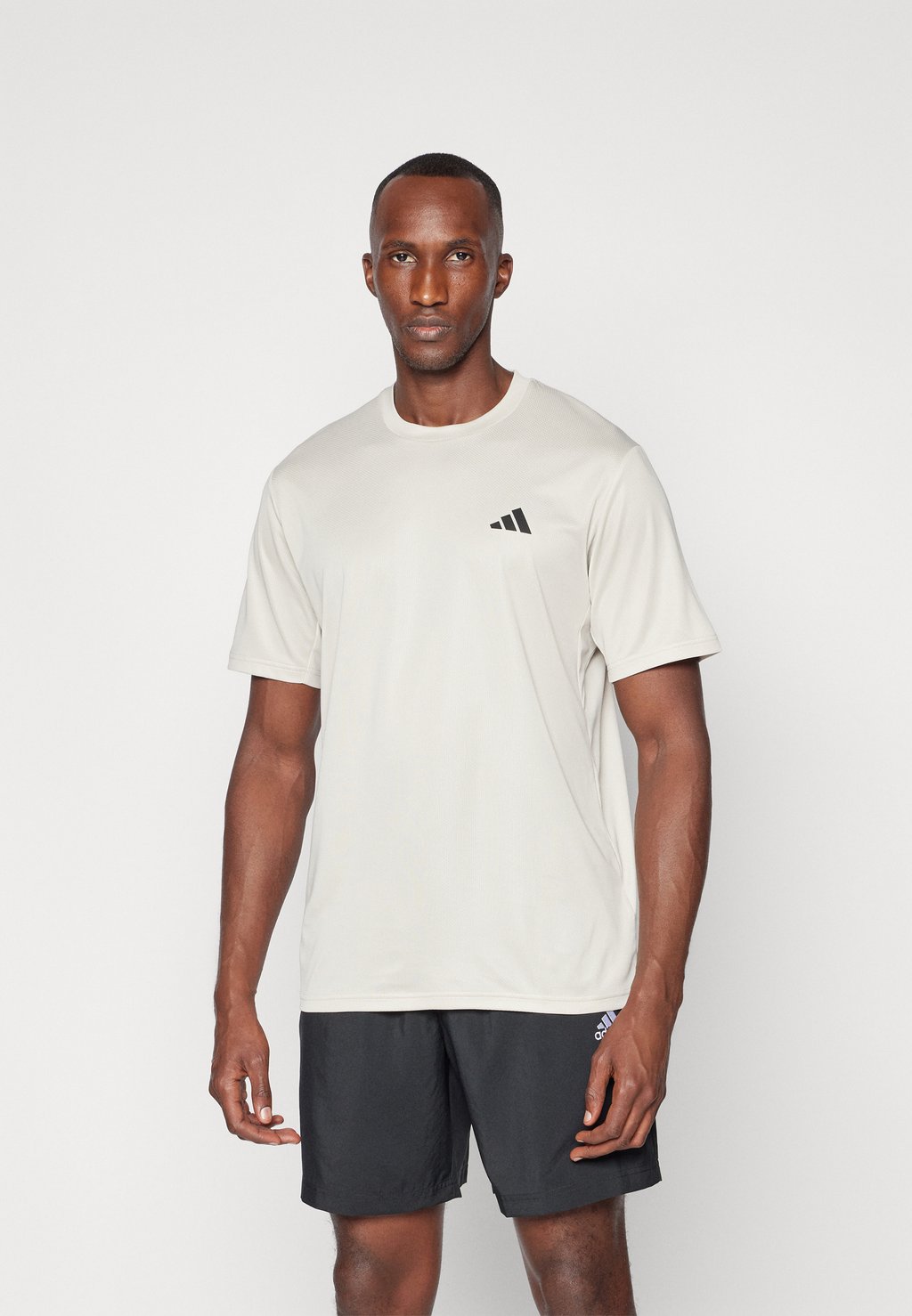 

Спортивная футболка TRAIN ESSENTIALS adidas Performance, песочный