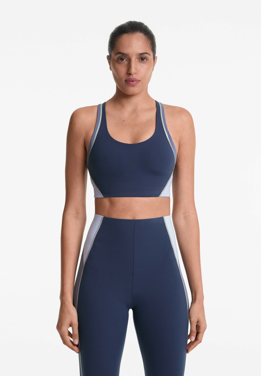 

Спортивный бюстгальтер средней поддержки FIRM SUPPORT COMPRESSIVE REFLECTIVE OYSHO, цвет Mottled Dark Blue