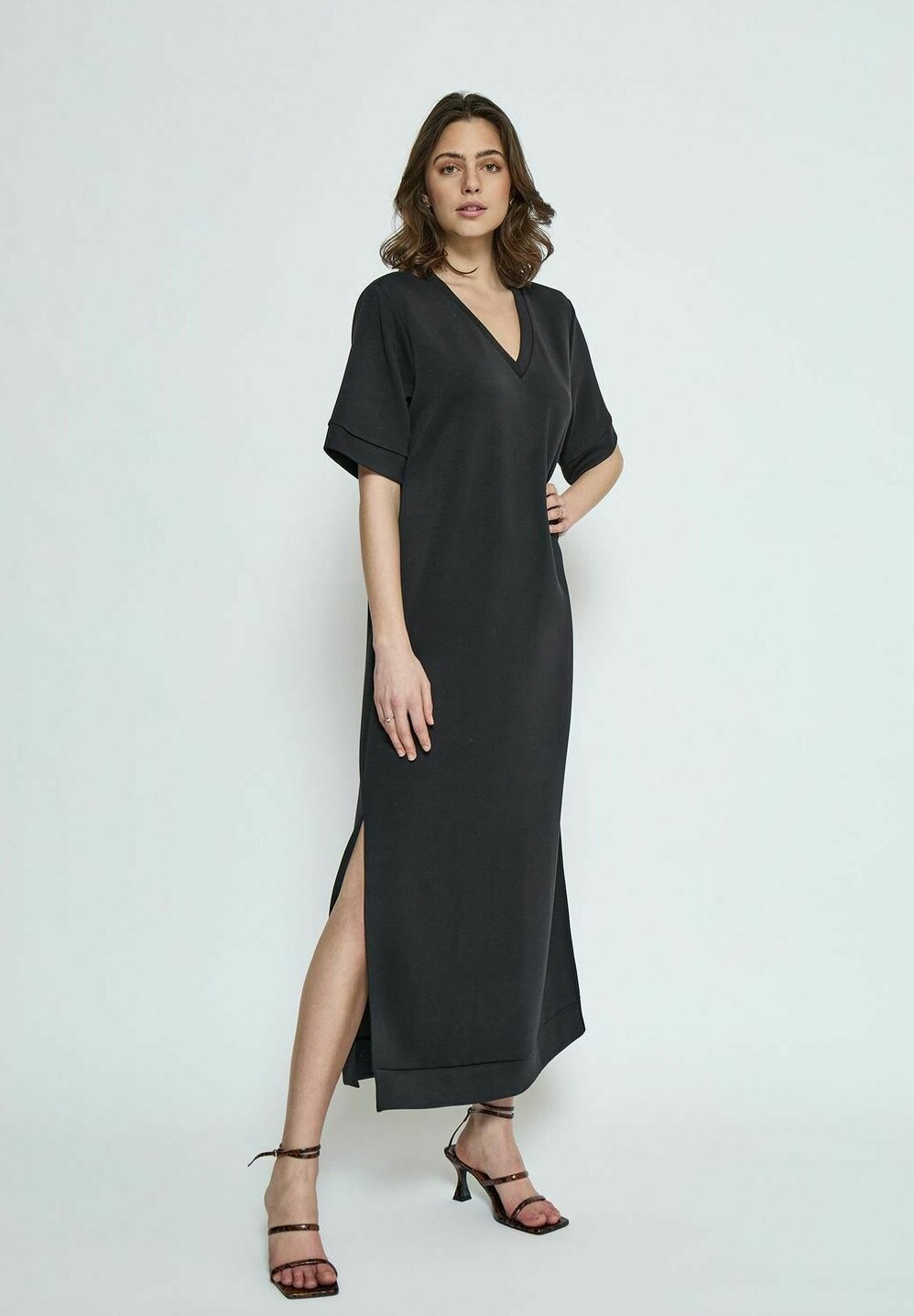 

Платье макси DICETTE SLEEVE V-NECK PEPPERCORN, черный