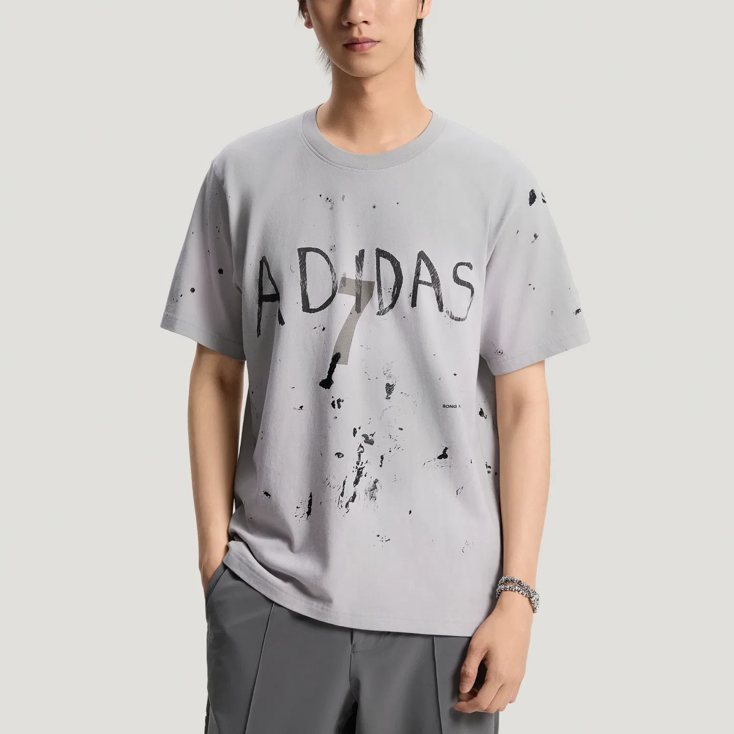 Футболка SFTM 007 Adidas Originals светло-серая — фото 4
