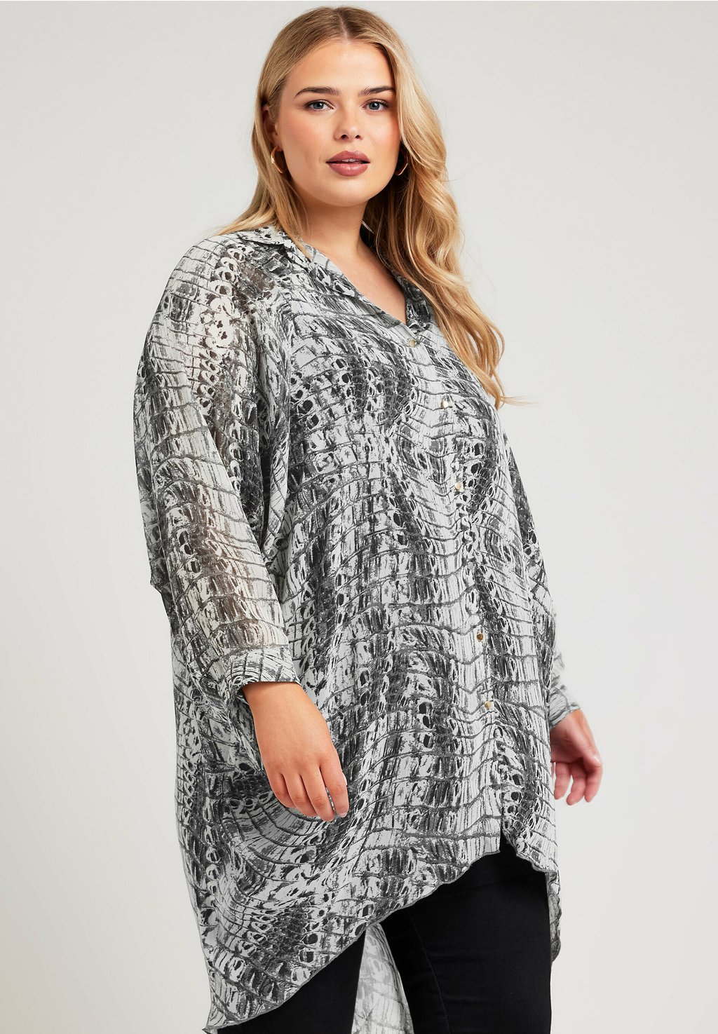 

Блузка на пуговицах Yours Clothing, серый