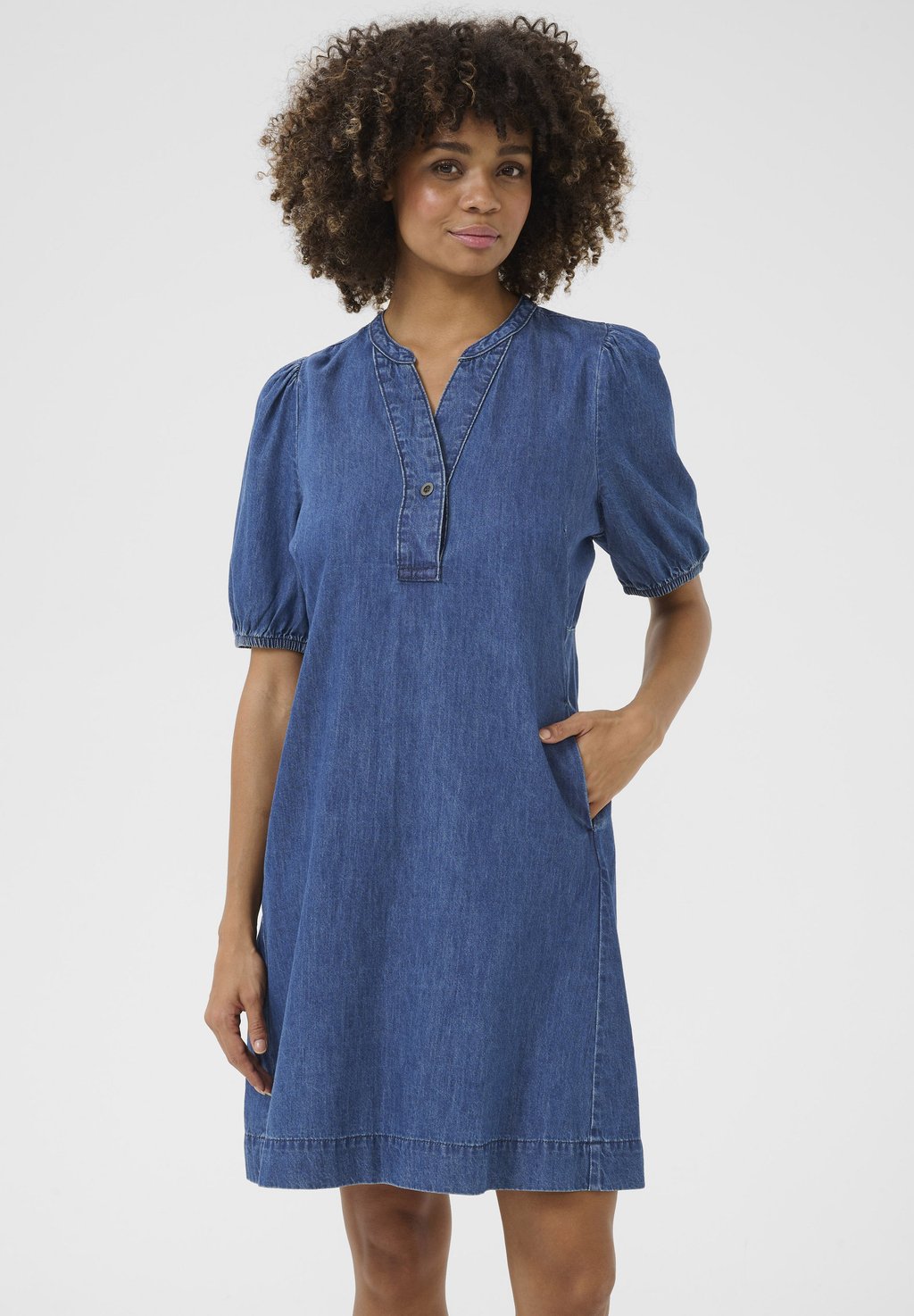 

Джинсовое платье CUBERTELINE Culture, цвет Dark Blue Wash
