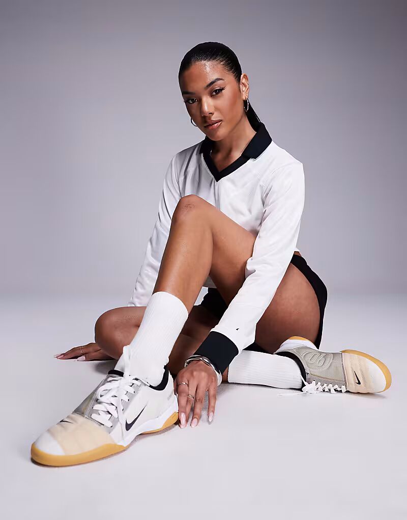 Кроссовки Nike T90 белого и черного цвета