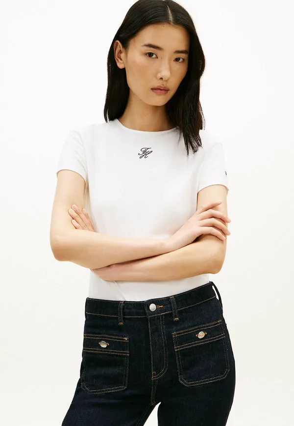 

Облегающая базовая футболка с текстурированным логотипом Tommy Hilfiger, Ecru, Бежевый, Облегающая базовая футболка с текстурированным логотипом Tommy Hilfiger, Ecru