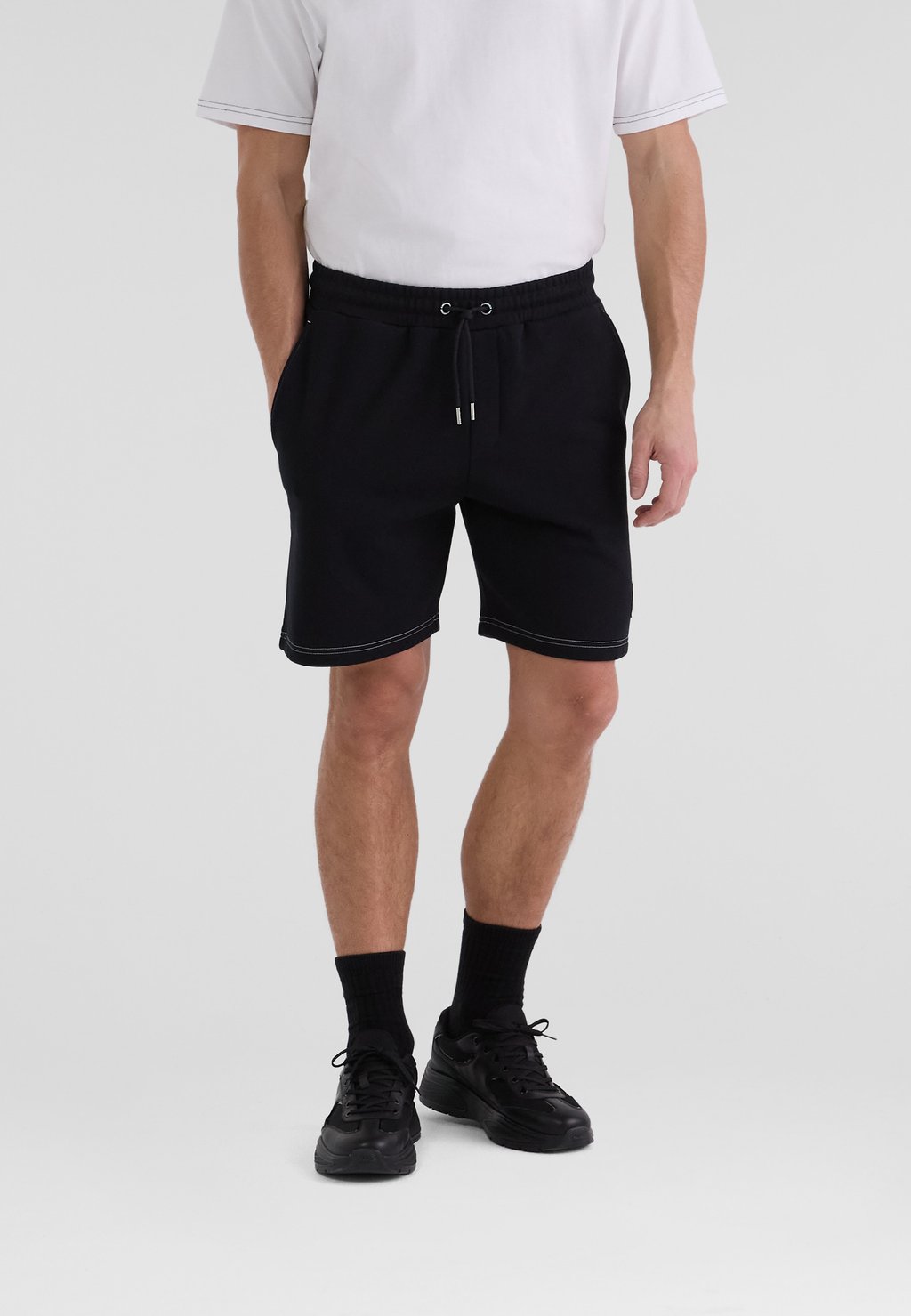 

Шорты CONTRAST STITCH KARL LAGERFELD, черный