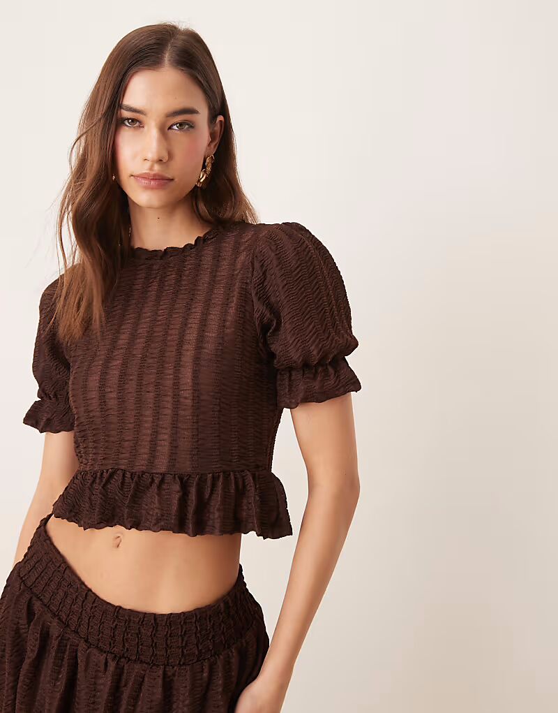 

Текстурированный топ ASOS DESIGN Coord с оборками коричневого цвета