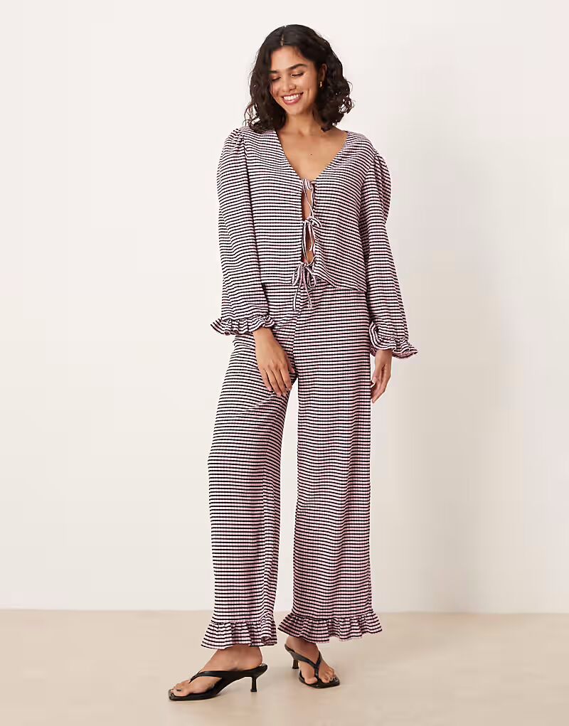 

Широкие брюки с оборкой по низу, черно-розовая клетчатая ткань Asos Design