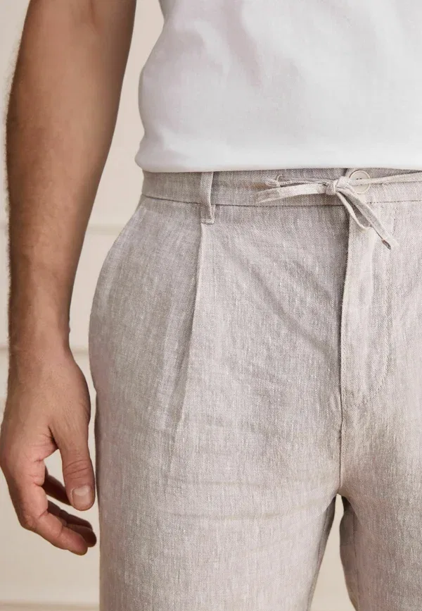 Брюки Next, Regular tapered fit signature 100% linen pleated chino trousers, светло-серый — фото 3