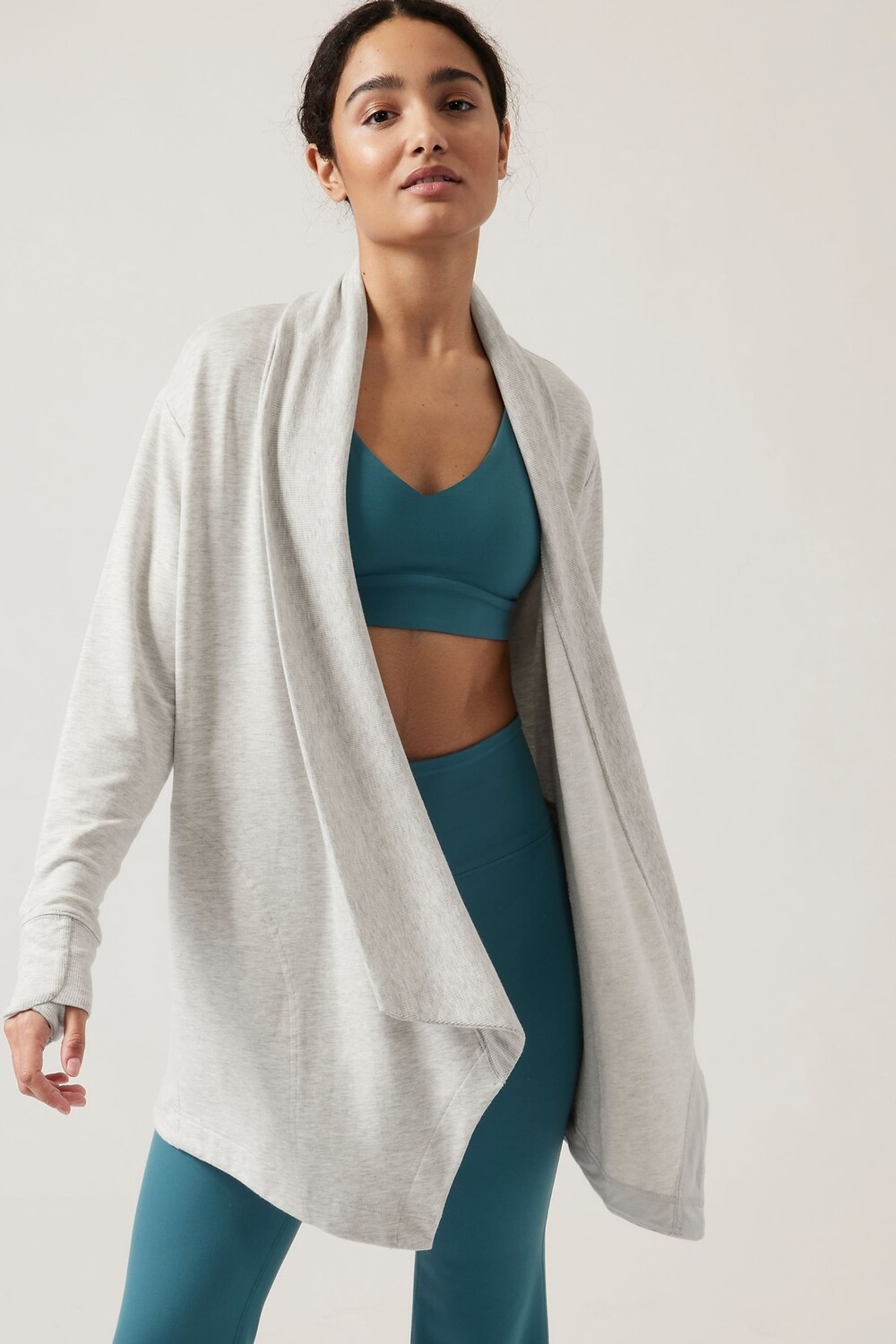 

Длинный кардиган выреза-конверта Athleta, серый