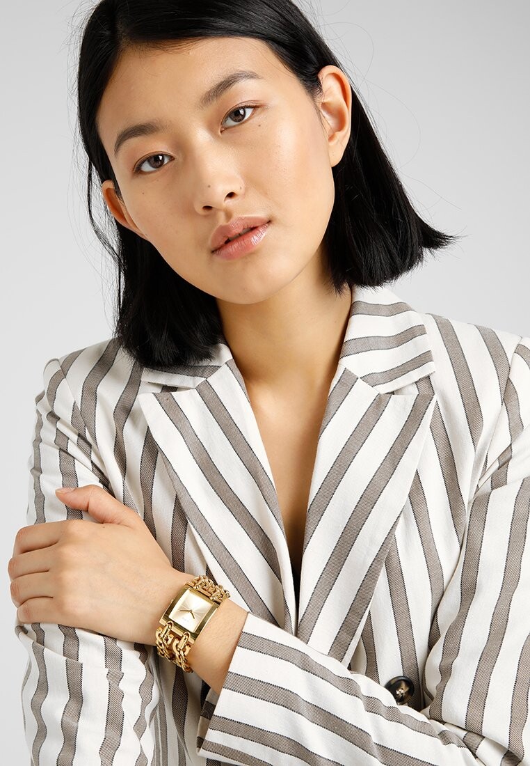

Часы женские Guess на ремешке-цепочке, золотой
