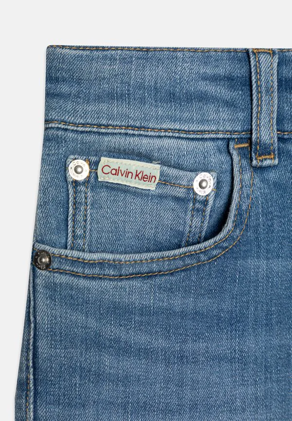 Выцветшие синие джинсы прямого кроя в стиле "папа" Calvin Klein Jeans, Essential Washed Blue — фото 4