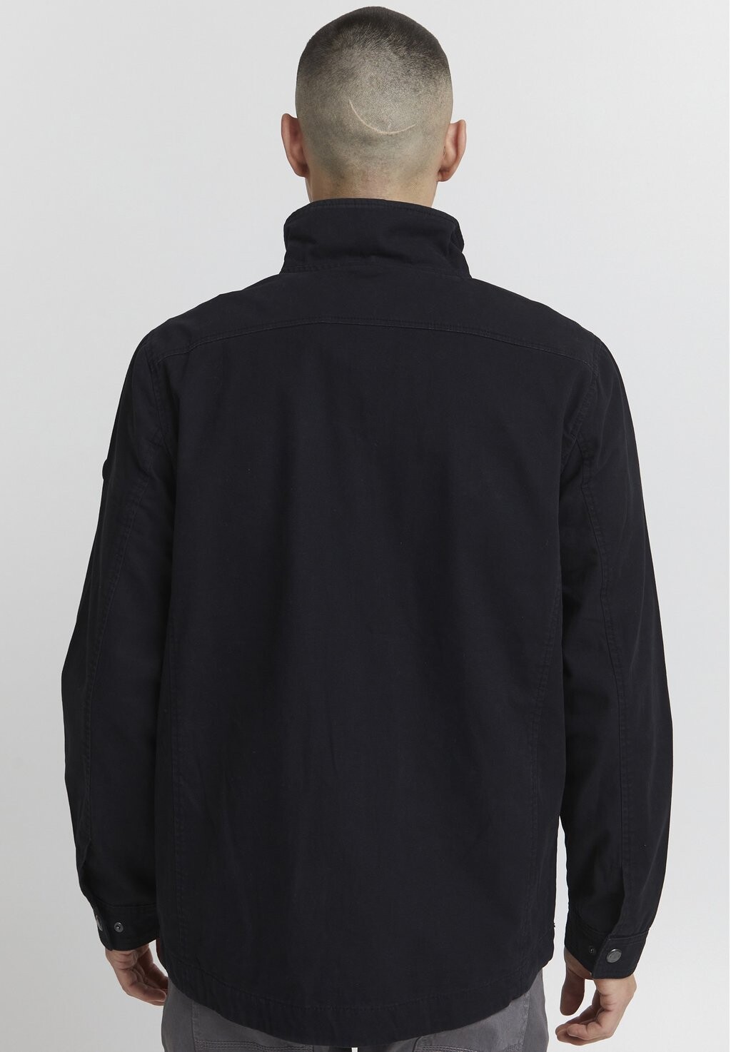 

Летняя куртка IDBOLVEN INDICODE JEANS, черный