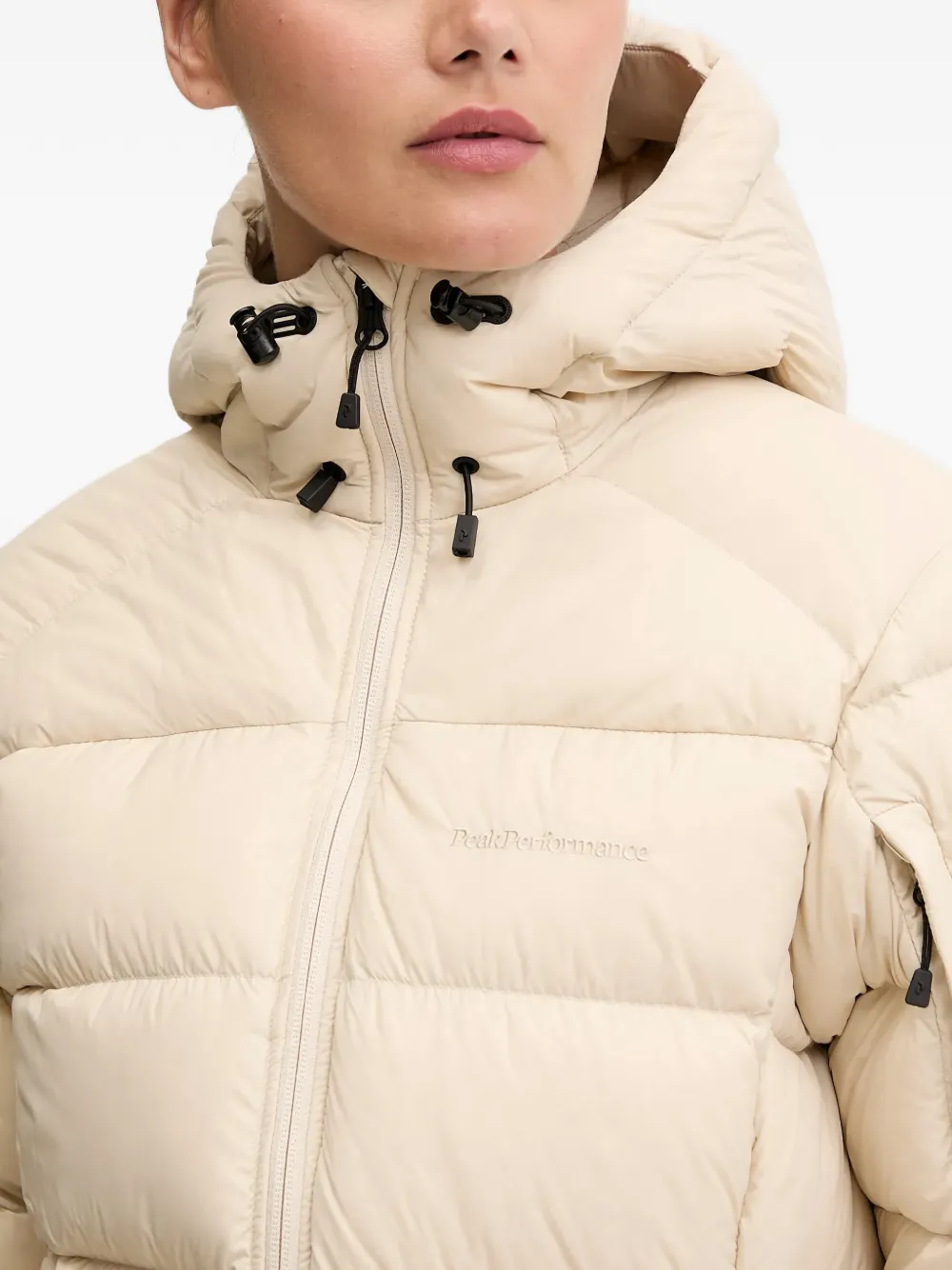 

Стеганая куртка с капюшоном Peak Performance, бежевый
