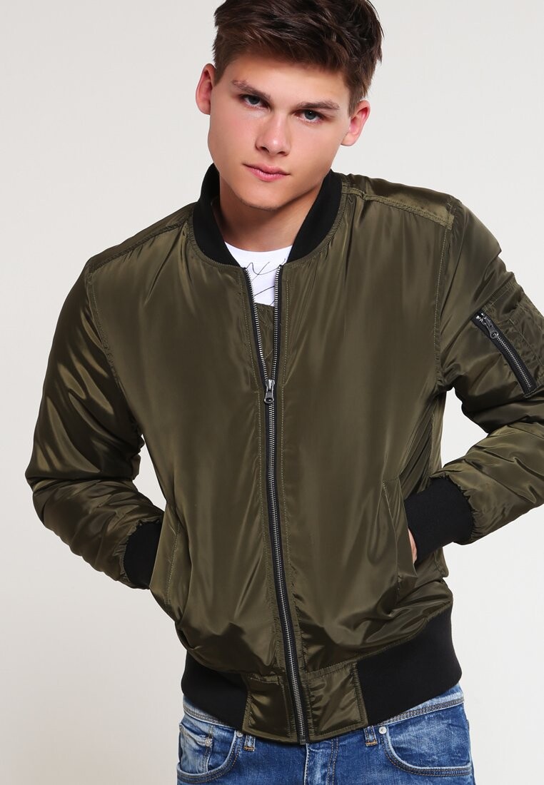 

Куртка-бомбер Urban Classics 2-TONE BOMBER JACKET, цвет Darkolive/Black, Серый, Куртка-бомбер Urban Classics 2-TONE BOMBER JACKET, цвет Darkolive/Black