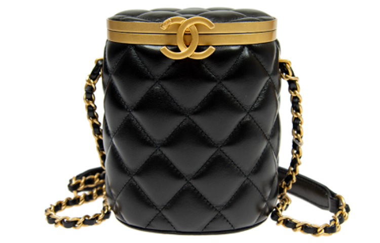 

CHANEL Овчинная сумка-ведро через плечо женская черная