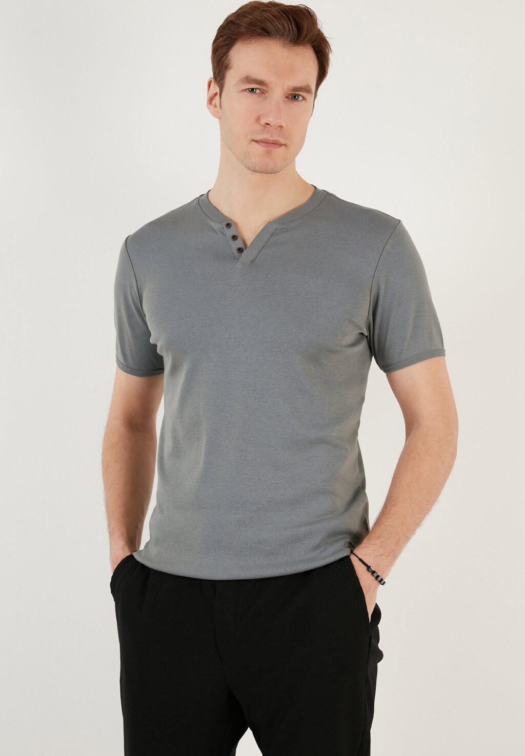 

Базовая футболка V-Neck Buratti, сине-серая