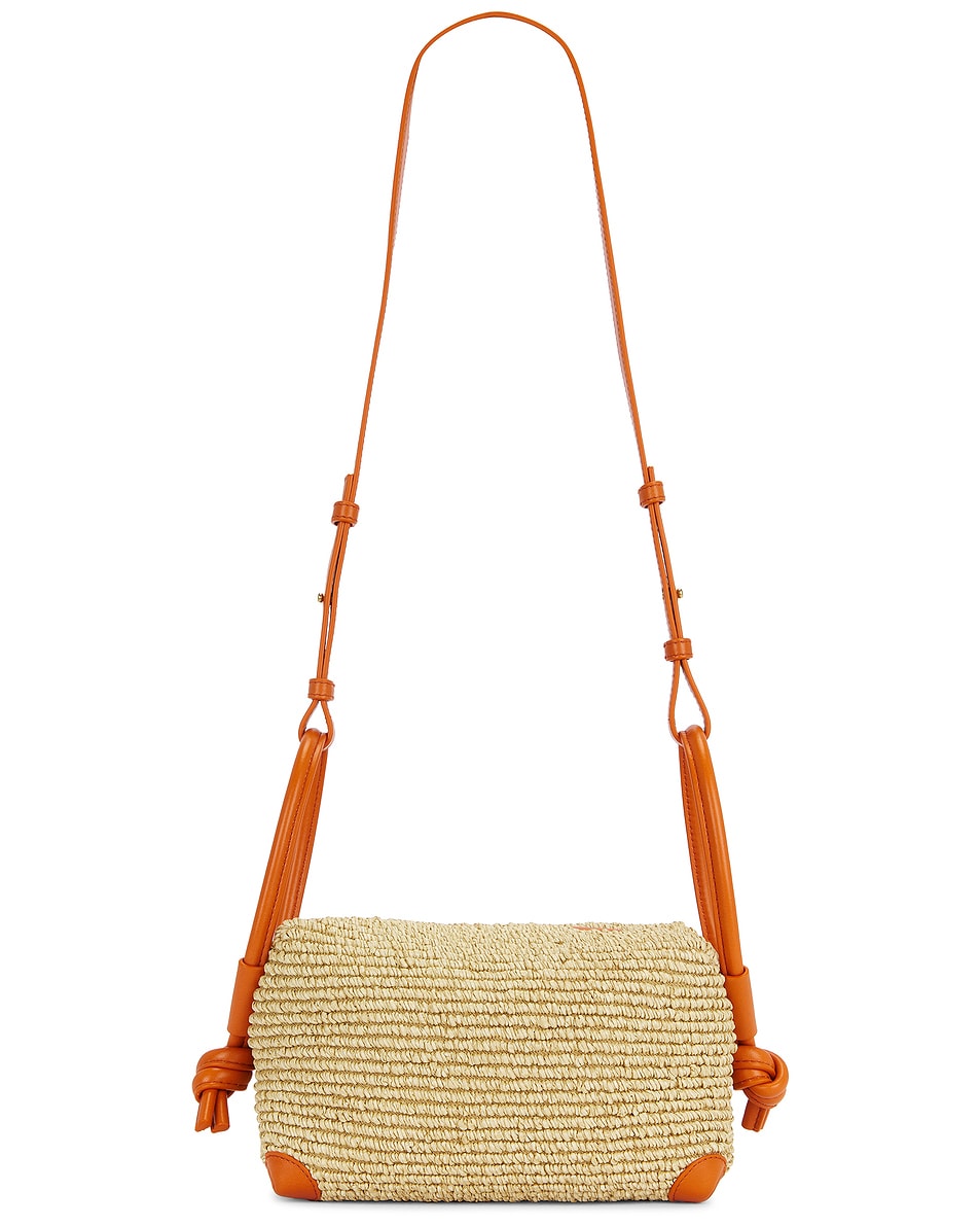 

Сумка с верхней ручкой Loop Bottega Veneta, Natural, Burned Orange, & Muse Brass
