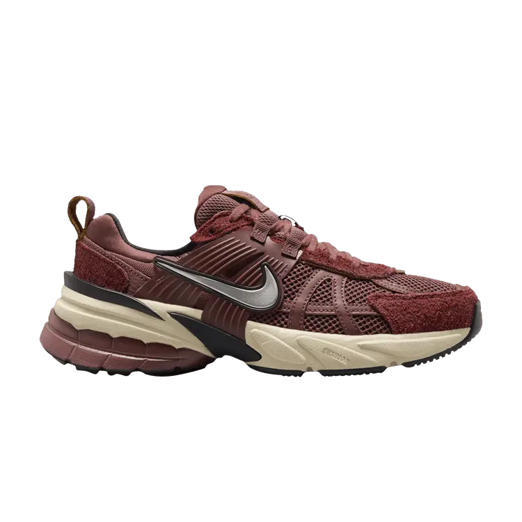 

Кроссовки Nike Wmns V2K Run Dark Pony, красный