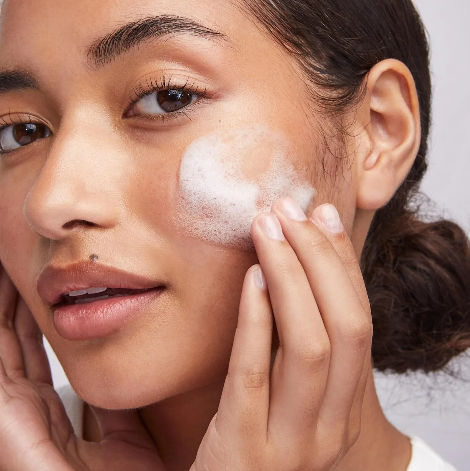 Гель для умывания Colorescience — Очищающее средство Barrier Pro -STEP CLEANSER, , балансирует кожный барьер и поддерживает, 140 мл — фото 3