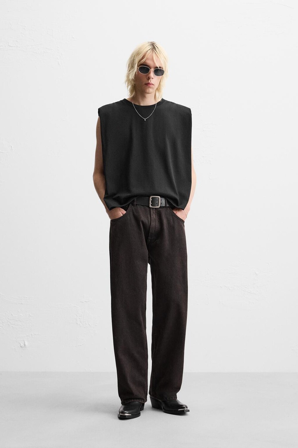

Футболка с подплечниками ZARA, черный