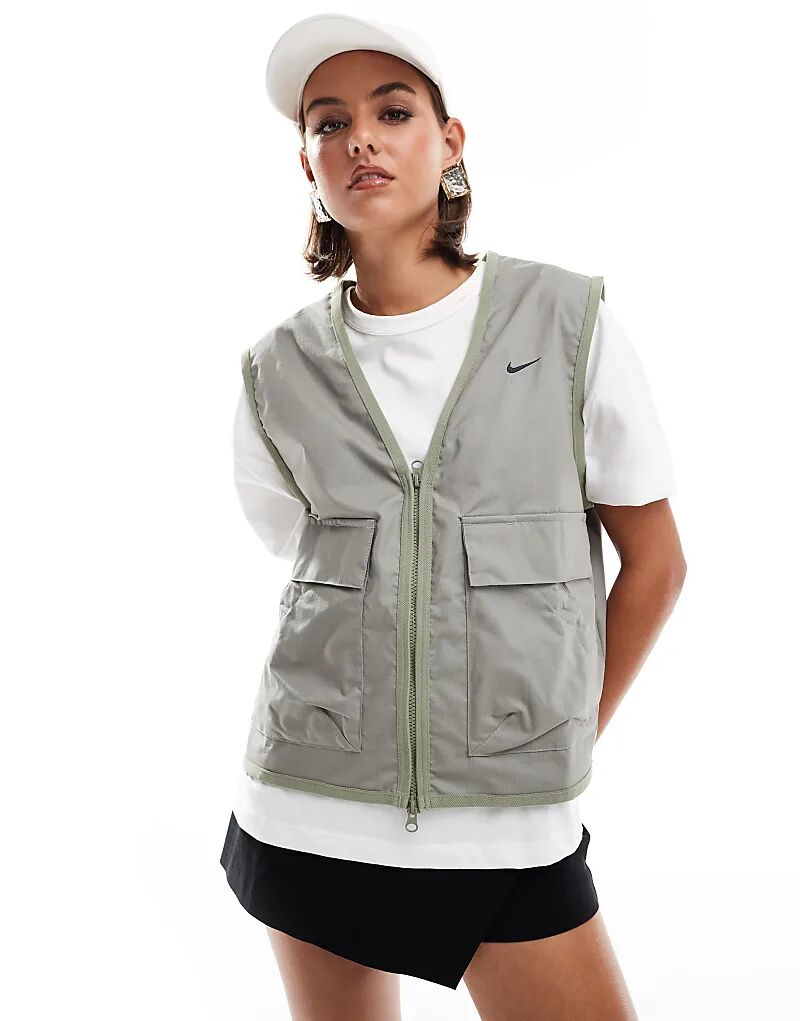 

Тканый жилет-карго серого цвета Nike