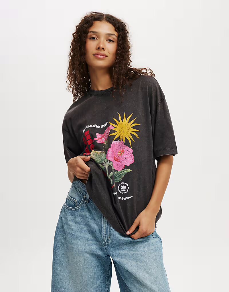 

Топ Cotton:On The boxy graphic tee in black