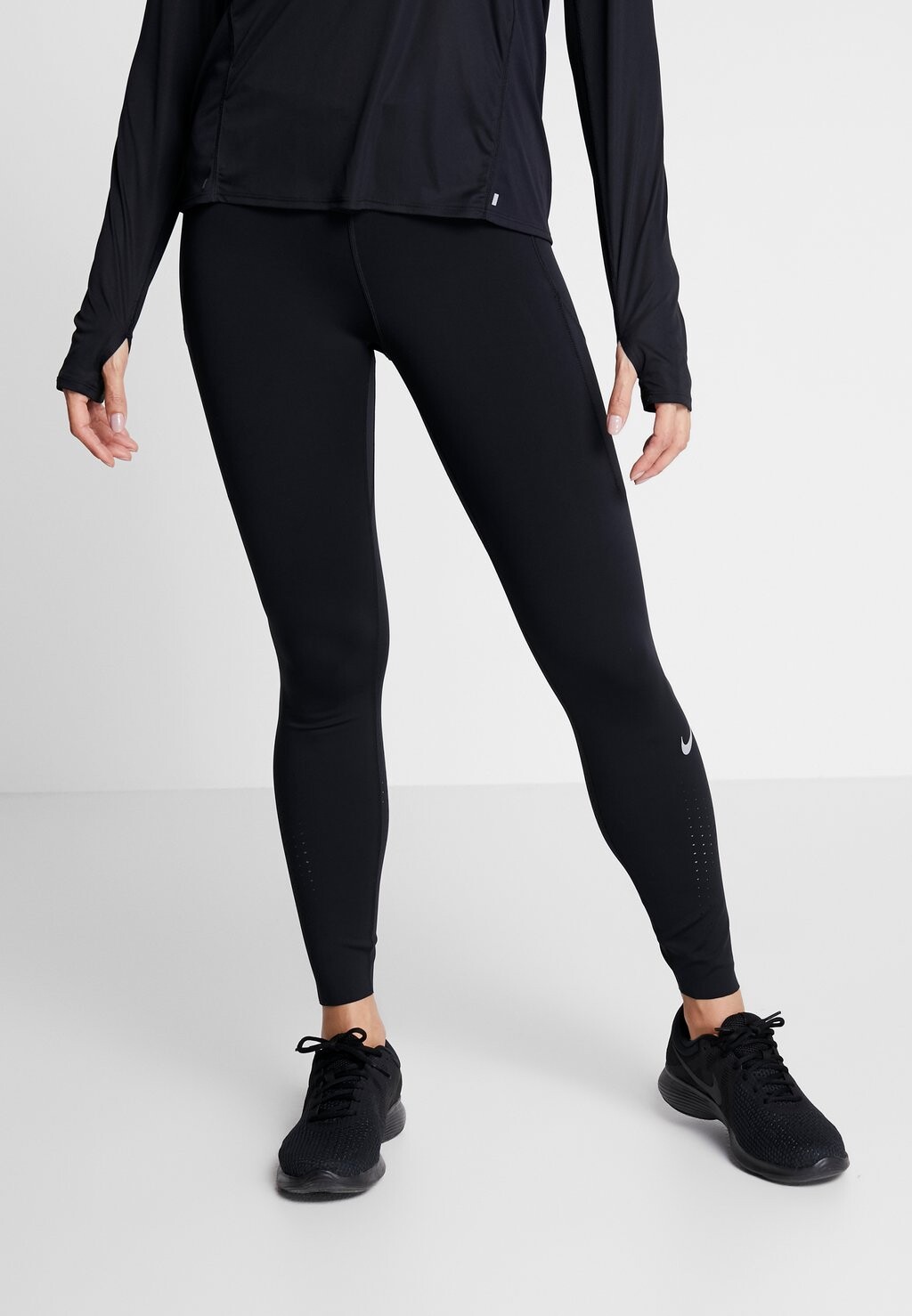 

Тайтсы Nike, черный