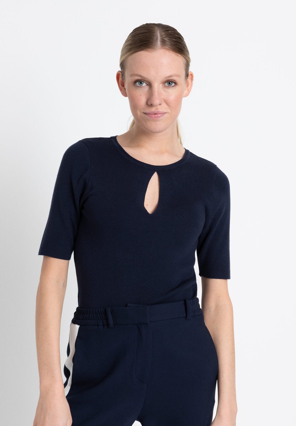 

Базовая футболка SHORT SLEEVE More & More, темно-синий