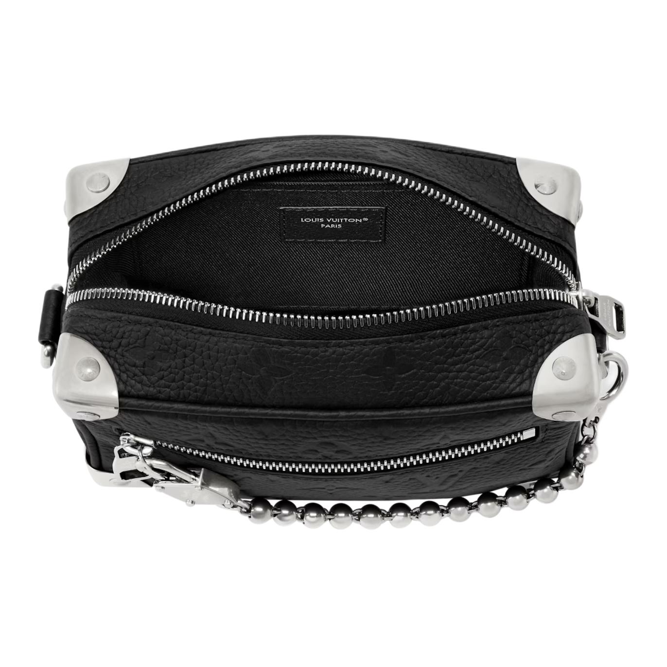 LOUIS VUITTON Мужская мини-сумка через плечо SOFT TRUNK Monogram из кожи теленка таурильон черная — фото 4
