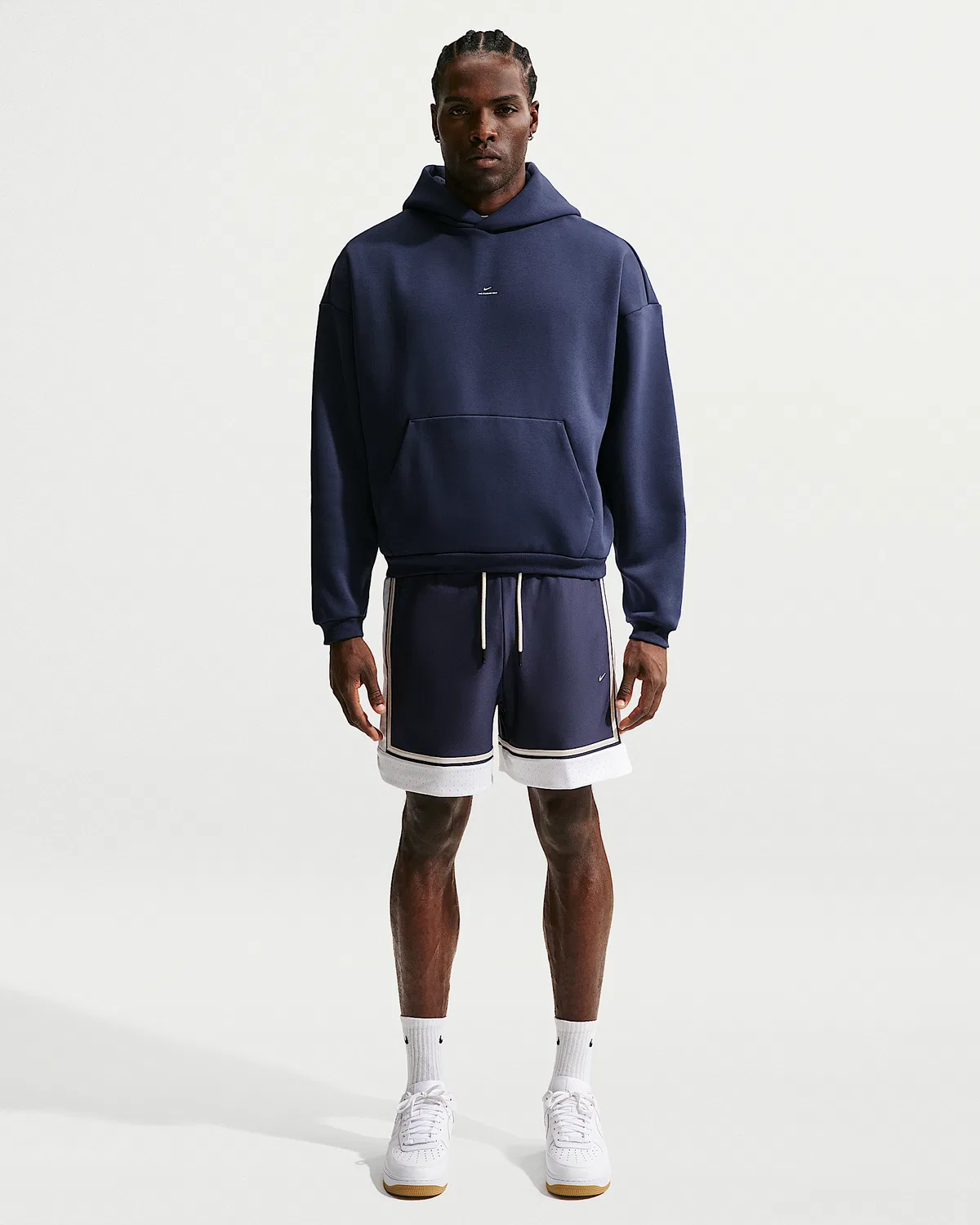 Мужская флисовая баскетбольная худи-пуловер Nike Standard Issue Therma-FIT, Midnight Navy/Pale Ivory — фото 4