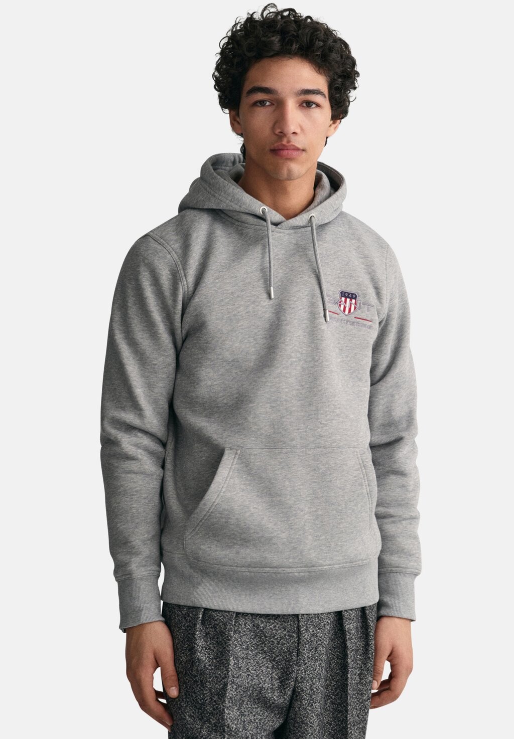 

Толстовка MEDIUM ARCHIVE SHIELD HOODIE GANT, серый