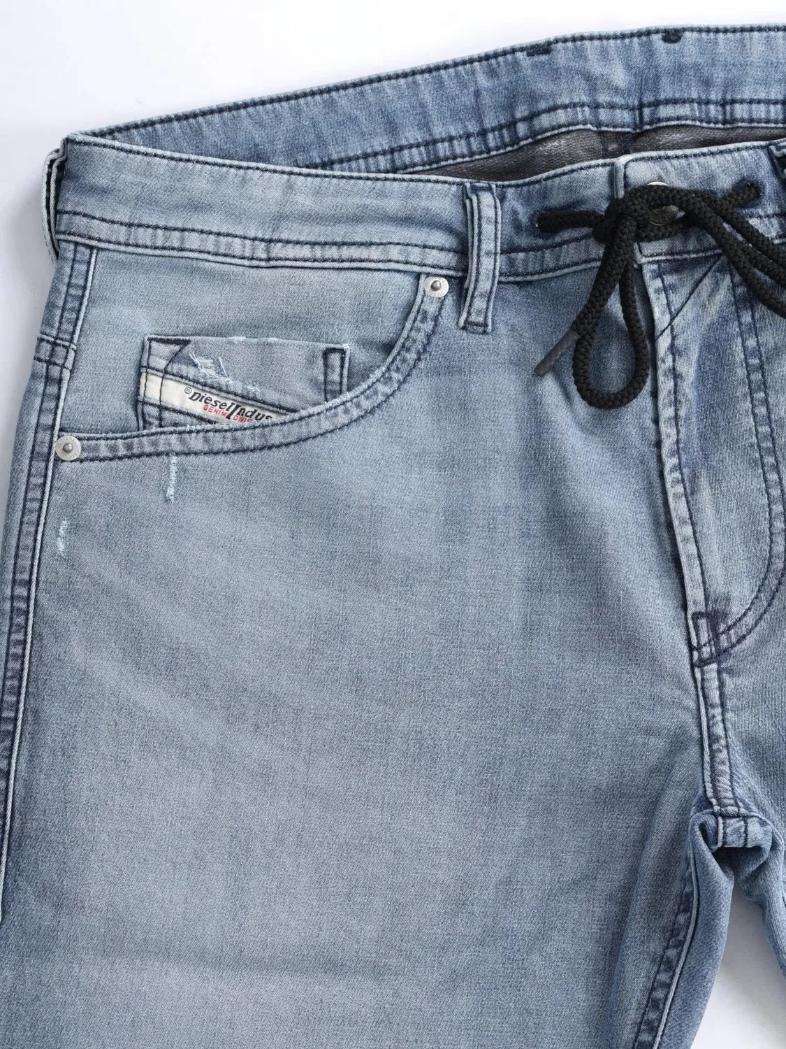 Джинсы узкого кроя Diesel THOMMER JOGGJEANS Superstretch & Supersoft светло-голубого цвета — фото 3
