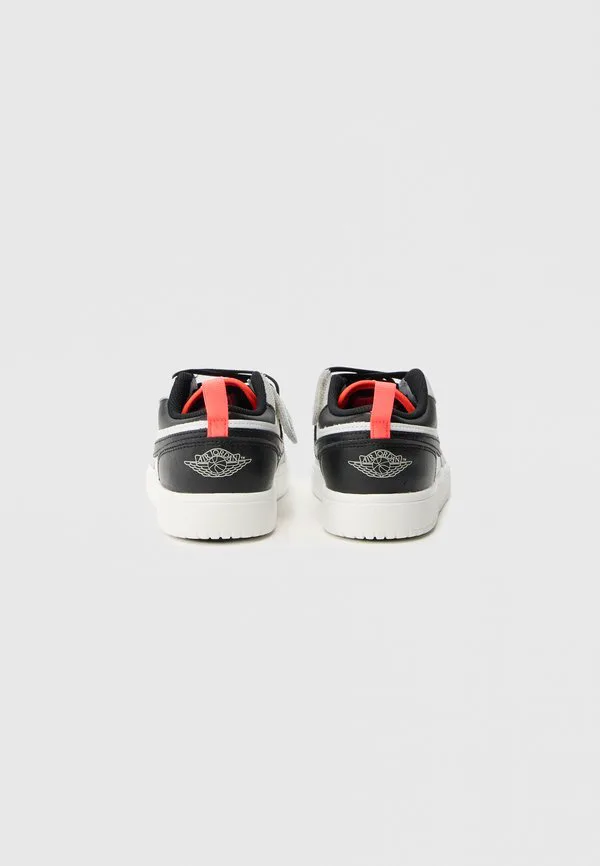 Низкие кроссовки Jordan, Black/Summit White/Infrared/Neutral Grey — фото 3