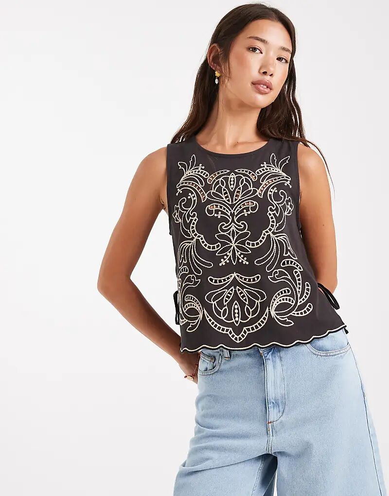 

Майка Miss Selfridge с вышивкой в черном цвете
