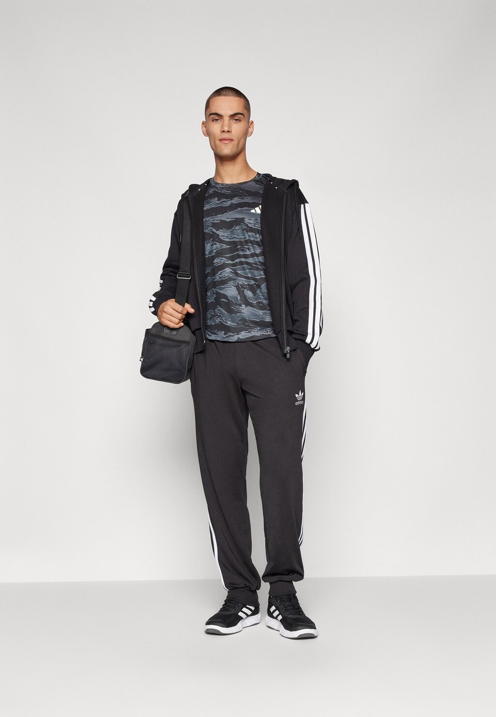 Толстовка на молнии ESSENTIAL THREE STRIPES adidas Sportswear, черный — фото 4