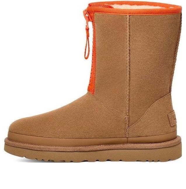 Угги (WMNS) UGG Classic Short Zipper Tape Logo Boot 'Chestnut'