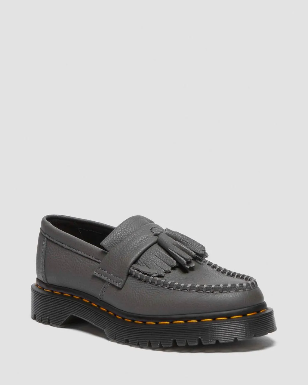 

Женские кожаные лоферы с кисточками Dr. Martens Adrian, цвет Gunmetal — Virginia