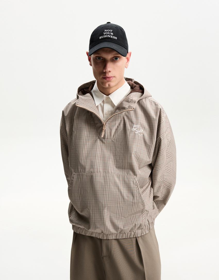 

Техническая куртка-анорак с капюшоном Bershka, коричневый