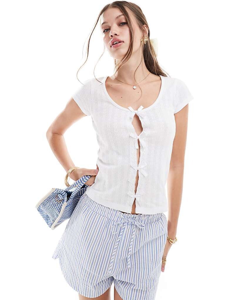 

ASOS DESIGN – Шорты и колготки> Футболка Pointelle с бантами